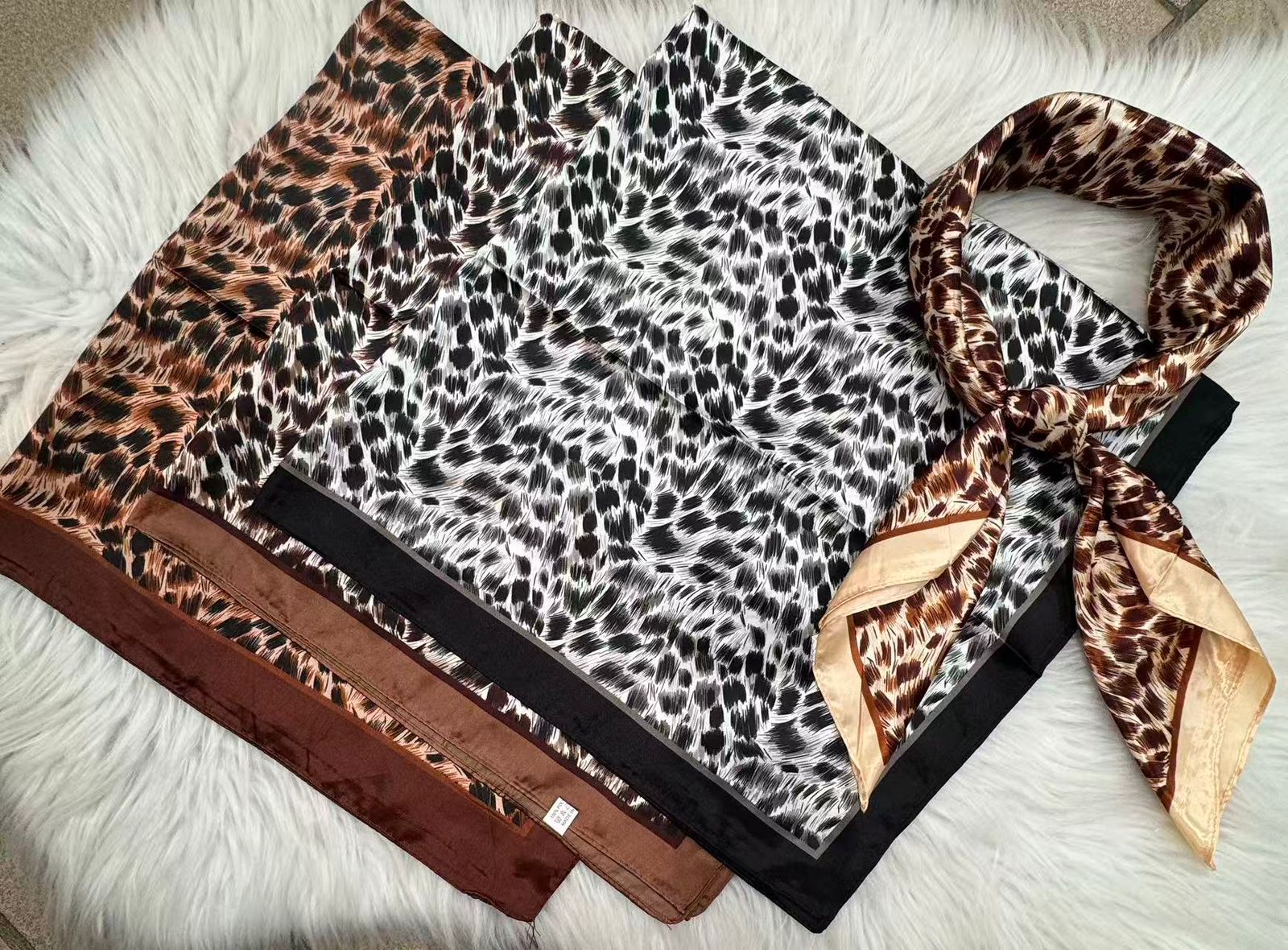 Mostruário real de lenços estampados disponíveis no box A YAN