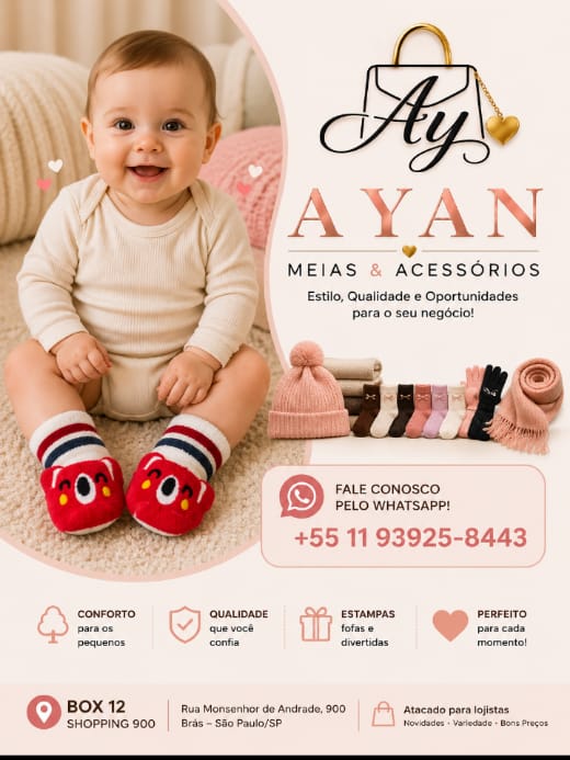 Bebê usando meias pantufas vermelhas da linha Baby Conforto